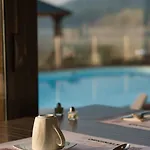 Du Golf De L'ailette, The Originals Relais מלון