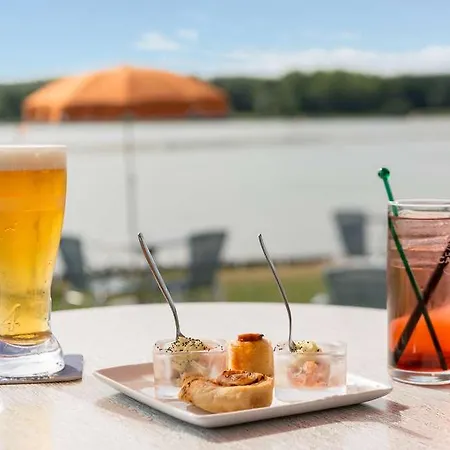 Du Golf De L'ailette, The Originals Relais מלון 4*